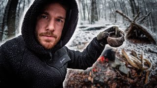 Gefäß aus Lehm im Wald töpfern &...