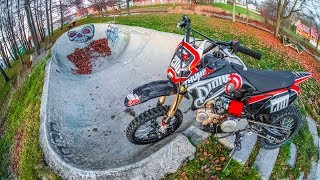 DIRT BIKE VS SKATEPARK MINI BOWL!