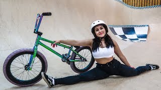 TEACHING MY GIRLFRIEND BMX TRICKS!