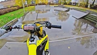 DIRT BIKE VS WET SKATEPARK!