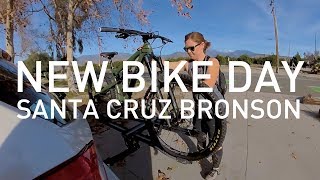 VLOG: New bike day! Kelly gets a 2018 Santa...