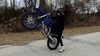 TEACHING HIM HOW TO WHEELIE HIS 2021 YZ125!!