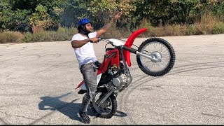 TEACHING HIM HOW TO WHEELIE HIS 2STROKE CRF80!!!