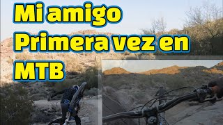 Mi Amigo primera vez en bicicleta en la montaña