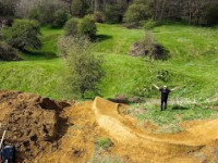 THE START OF MY NEW BACKYARD DIRT JUMP BUILD!!