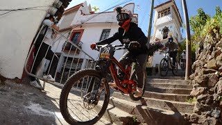 SICK URBAN DOWNHILL MTB TRAIN IN TAXCO //...