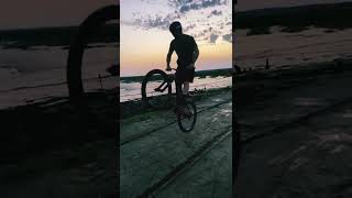 Hop barspin sunset vibes! #mtb #sunset #dreams