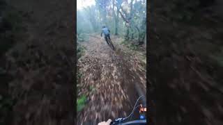 Surfeando en seco ! #downhill #enduromtb #mtb...