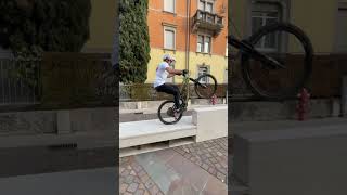 Back to the streets!  #Mtb #Wheelie