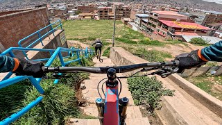 WHEELS ON THE GROUND IN PERU! Without my bike...