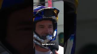 Goes to the start with an injured foot, wins...