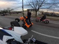 QUAD WHEELIE BATTLE IN TRAFFIC!!