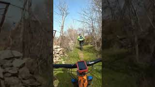 Casi se queda empalado  #shorts #mtb...