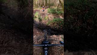 TREMENDA CAÍDA AL NO VER UN SALTO  #downhill...