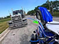 YZ250 2STROKE WHEELIES IN MIAMI!! *i FELL*