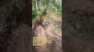 Derrape de MTB con tierra suelta