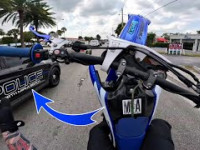 YZ450F WHEELIES IN MIAMI PASS POLICE!!