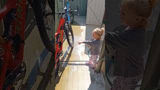 Cute bike mechanic in the making #shorts #mtb