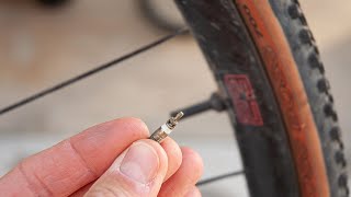 Come pulire una valvola tubeless intasata dal...