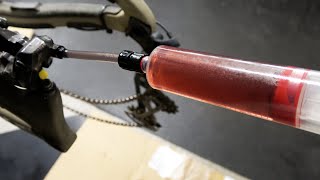 Ogni quanto bisogna cambiare l'olio dei freni?