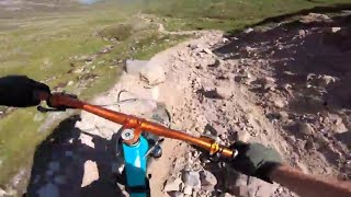 Long rocky descent in the sun - mtb - Scotland