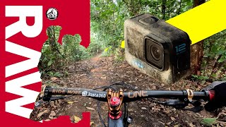Climbing That Bangkit Hut in the Wet | Mendaki...