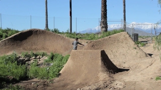 BMX RIDING IN WIND BLOWS! INSANE TRAILS &...