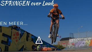 MTB kids. Luuk en ik weer met beide wielen van...