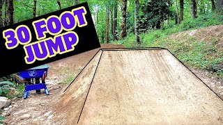 BUILDING A 30 FOOT BACKYARD BIKE JUMP!!