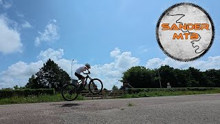 Luuk leert zichzelf bunnyhoppen! GEWELDIG!!!