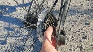 Loose freewheeling hub