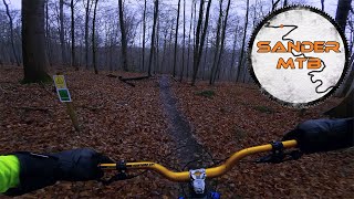 MTB trails Spa. Rode trails in natte...