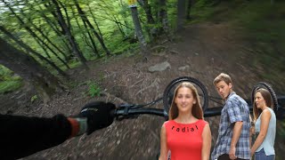 С Албърт и педалите зад...