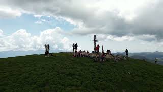 L'emozione pura della discesa dal Monte Cusna,...