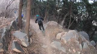 北京香山迎面坡-三台阶-下果园...