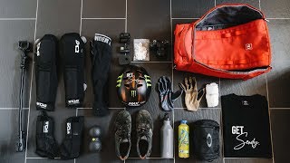 WHAT'S INSIDE MY BACKPACK?!