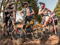 Eigene PITBIKE Strecke im Garten testen -...