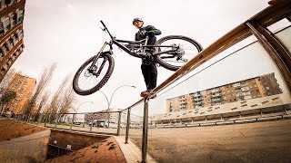 Big Bike Action in BARCELONA! Urban Freeride MTB