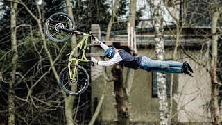 SLOPESTYLE TRICKS vs. FREERIDE MOUNTAIN BIKE -...