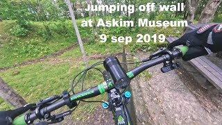 jumping off wall 9 sep 2019 Askim Museum