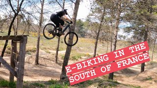 RIDING DOWNHILL AND JUMPS ON THE E-BIKING WITH...