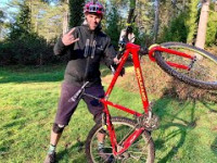 RACING A MATES RACE ON A RETRO MOUNTAIN BIKE...