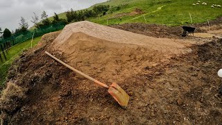 BUILDING A HIPPED DIRT JUMP TIMELAPSE -...