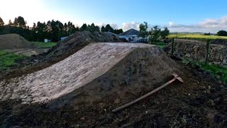 BUILDING A DIRT JUMP TAKE OFF TIMELAPSE -...