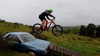 JUMPING OVER CARS ON A CRAZY MTB TRACK!!!!