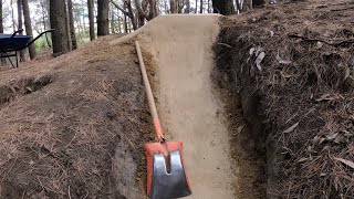 BUILDING MTB DIRT JUMPS DURING LOCKDOWN - JUMP...