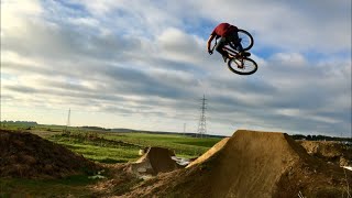 Building Dirt Jumps - Timelapse and first...