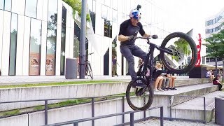 Danny MacAskill trial biking in Düsseldorf. |...