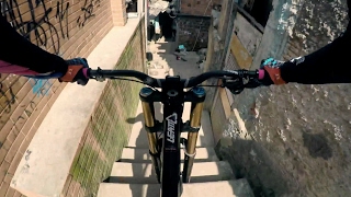 Steep Urban Mountain Biking Down a Rio Favela...