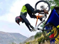 'JUST ROLL IT'... CRASH CARNAGE MTB FAILS AND...